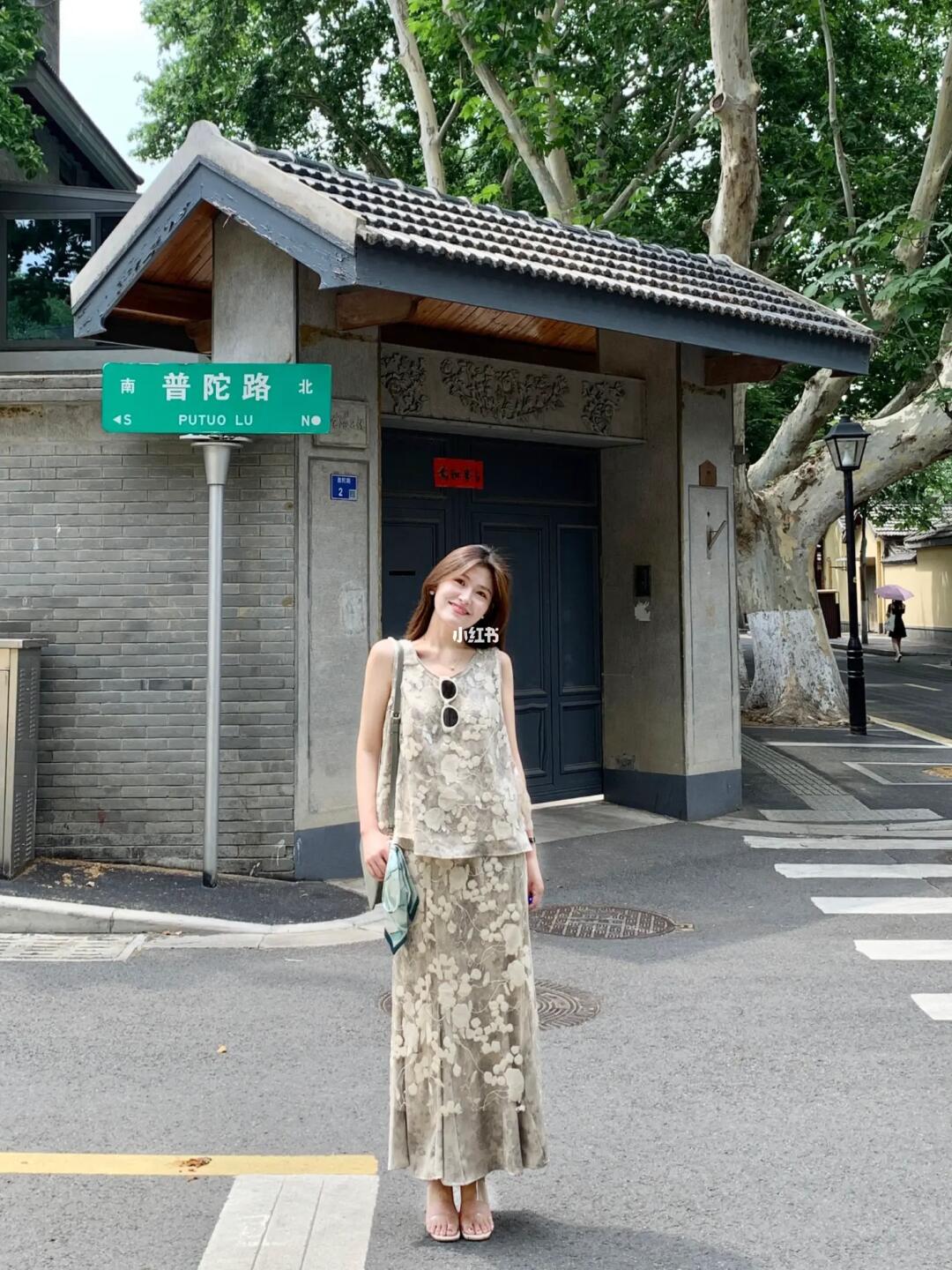 斥巨资买了一套三吉黑花……