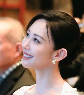 洋洋高锐’柔情芬芳◎夜……深了不免又想起了哪只纤纤手心……一下温柔起来◎谁……写