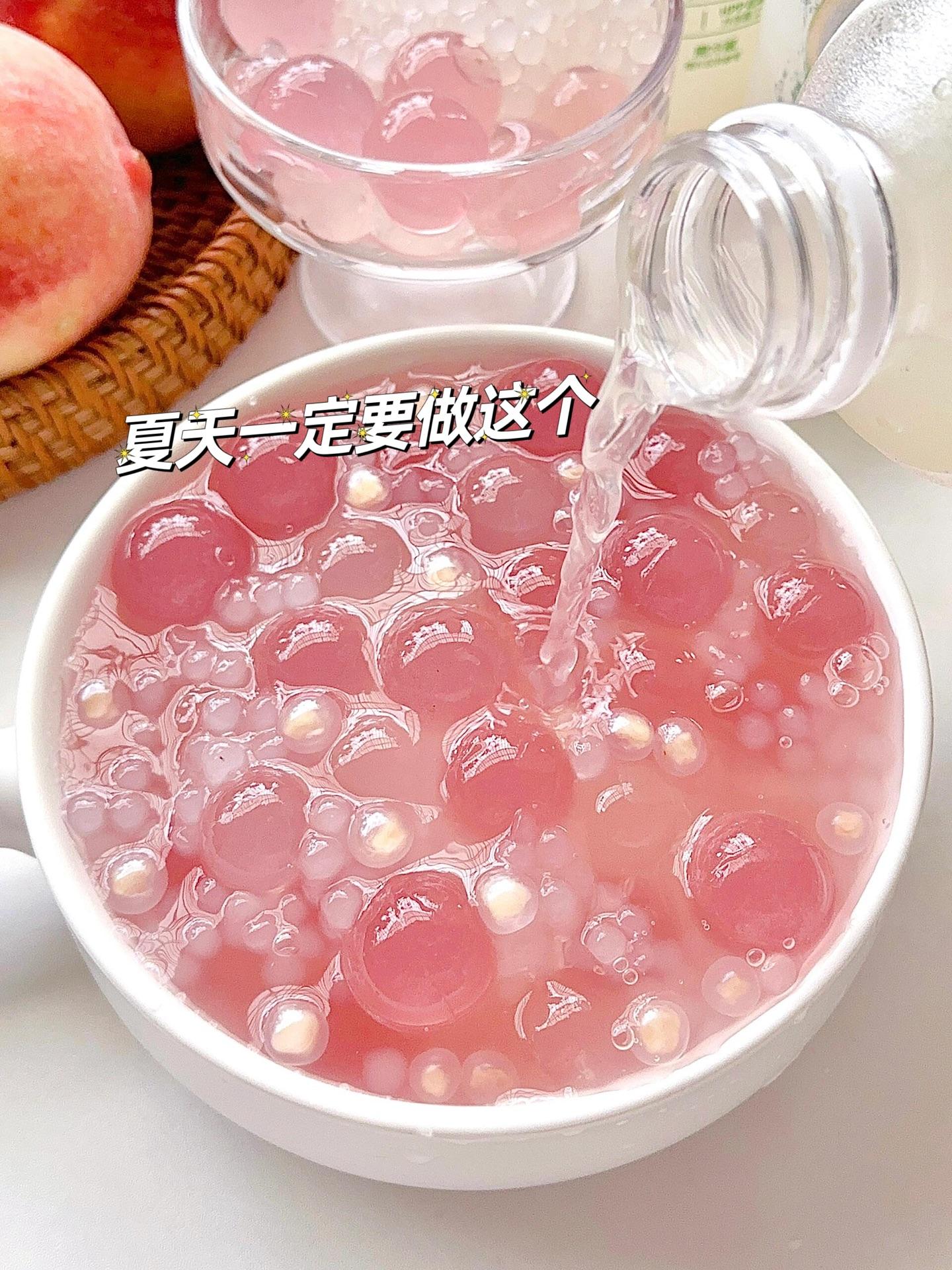 夏天一定要做的解暑饮品。强烈建议所有姐妹都去试试这个！！蜜桃椰栋西米露...