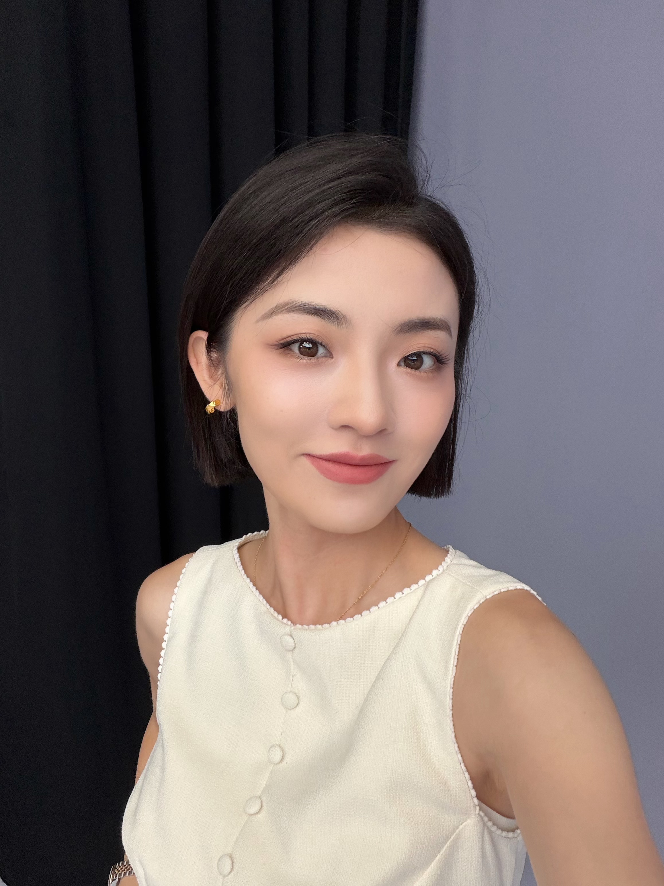昨天化妆师画的妆，感觉和我平时不太一样又说不出具体哪里不一样大家觉得呢