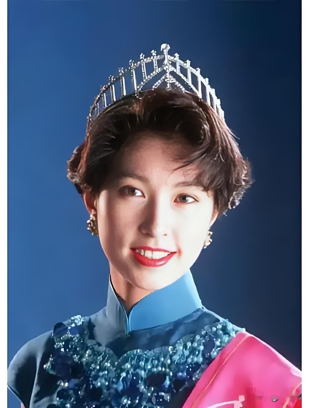 港姐郭蔼明：重来一次，我想当家庭主妇。她之所以这么说，是因为在她27年的婚姻里，