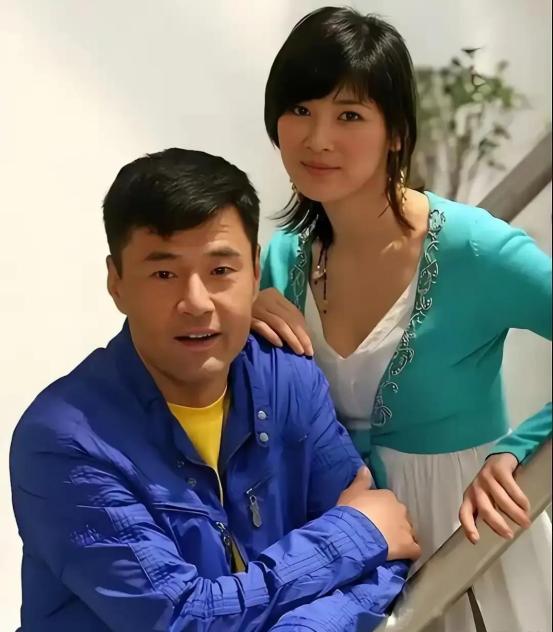 [微风]63岁的于荣光，结婚35年，没绯闻，钱全交，回家还做饭，结果老婆王玉苓铁