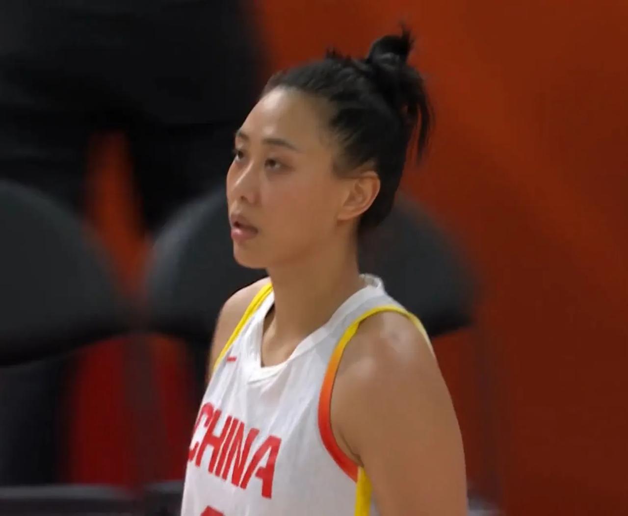 中国女篮步男篮的后尘不敌韩国止步半决赛。
女篮的中锋韩旭没有参加亚运会对中国女篮