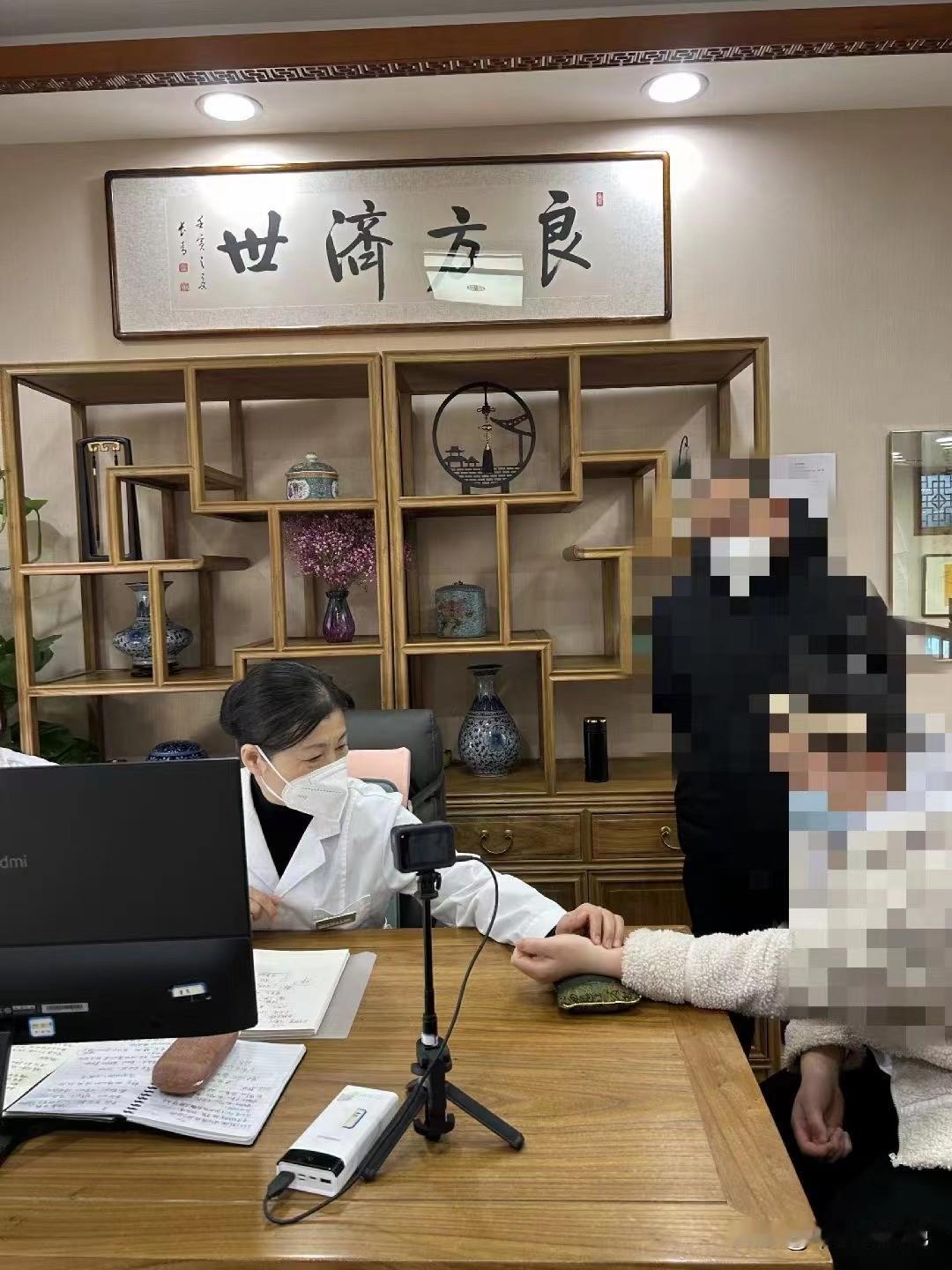 张阿姨 62岁 服药后胸闷 心烦 腿软无力等症状明显改善，老伴儿说半年多了都没有
