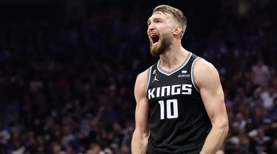 最近NBA名记杰克·费舍尔爆料：“我确实认为黄蜂总体上仍然对萨博尼斯抱有兴趣。我