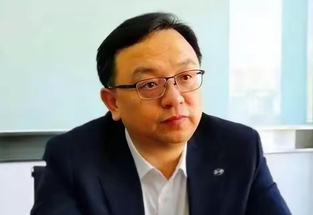 王传福曾坦言，自己高中回家要生活费时，嫂子张秀菊把家里翻了个底朝天，兜里却只剩几