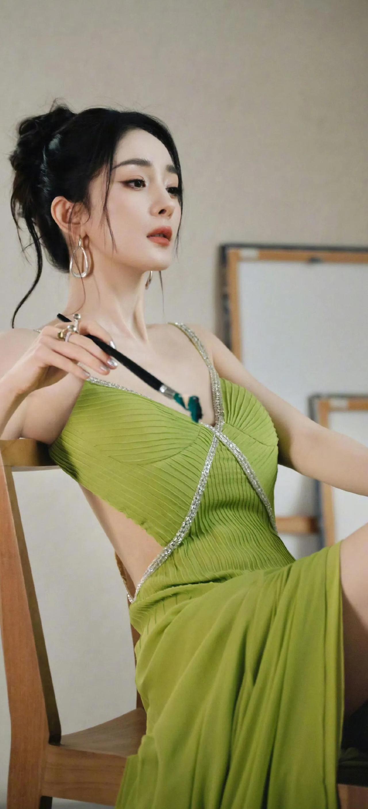 |发一张喜欢的明星照片[话题] 美丽与魅力[话题] 杨幂[话题]