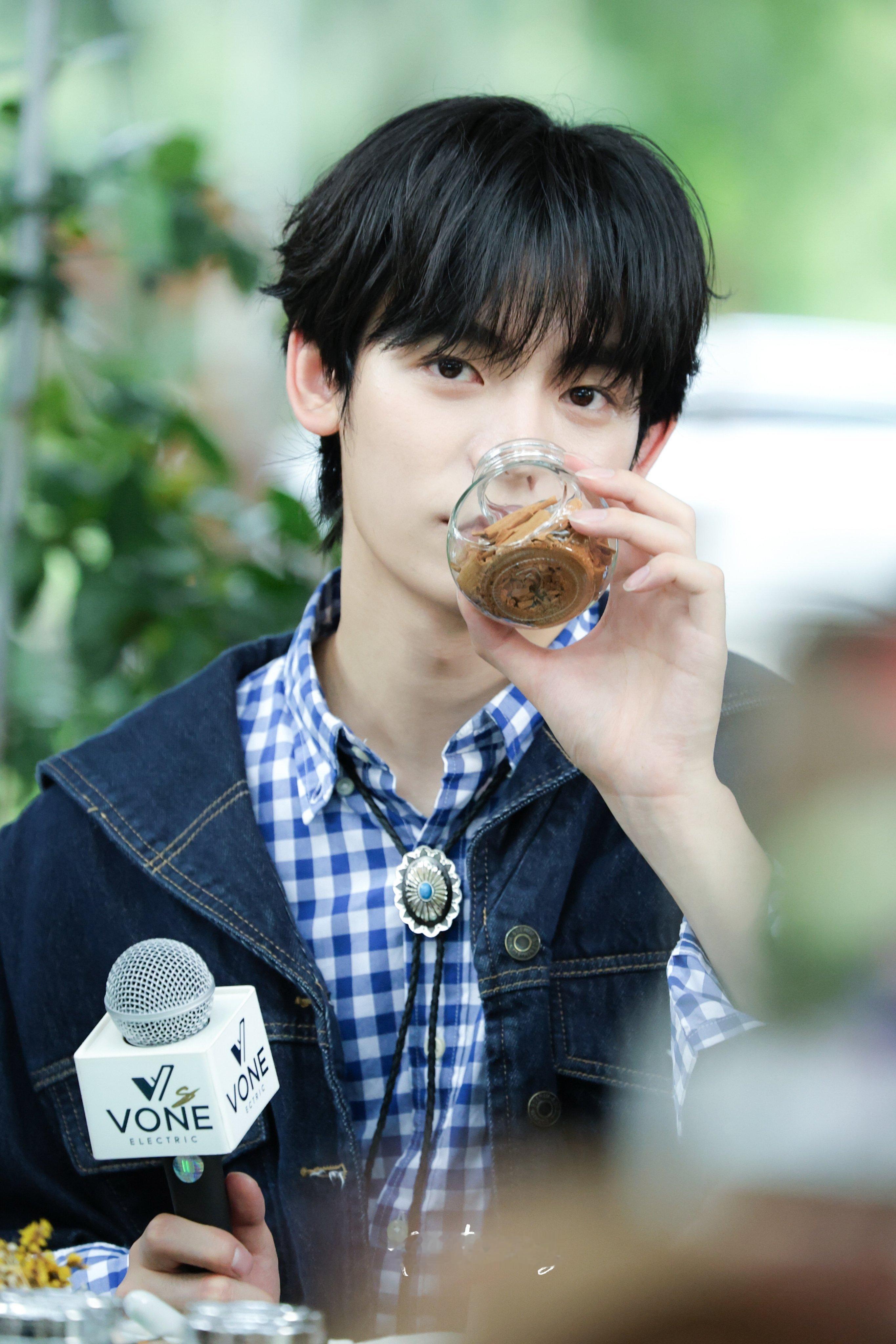 cr.wpnwpnPOR LOST IN THE CAMPVONExPORtee