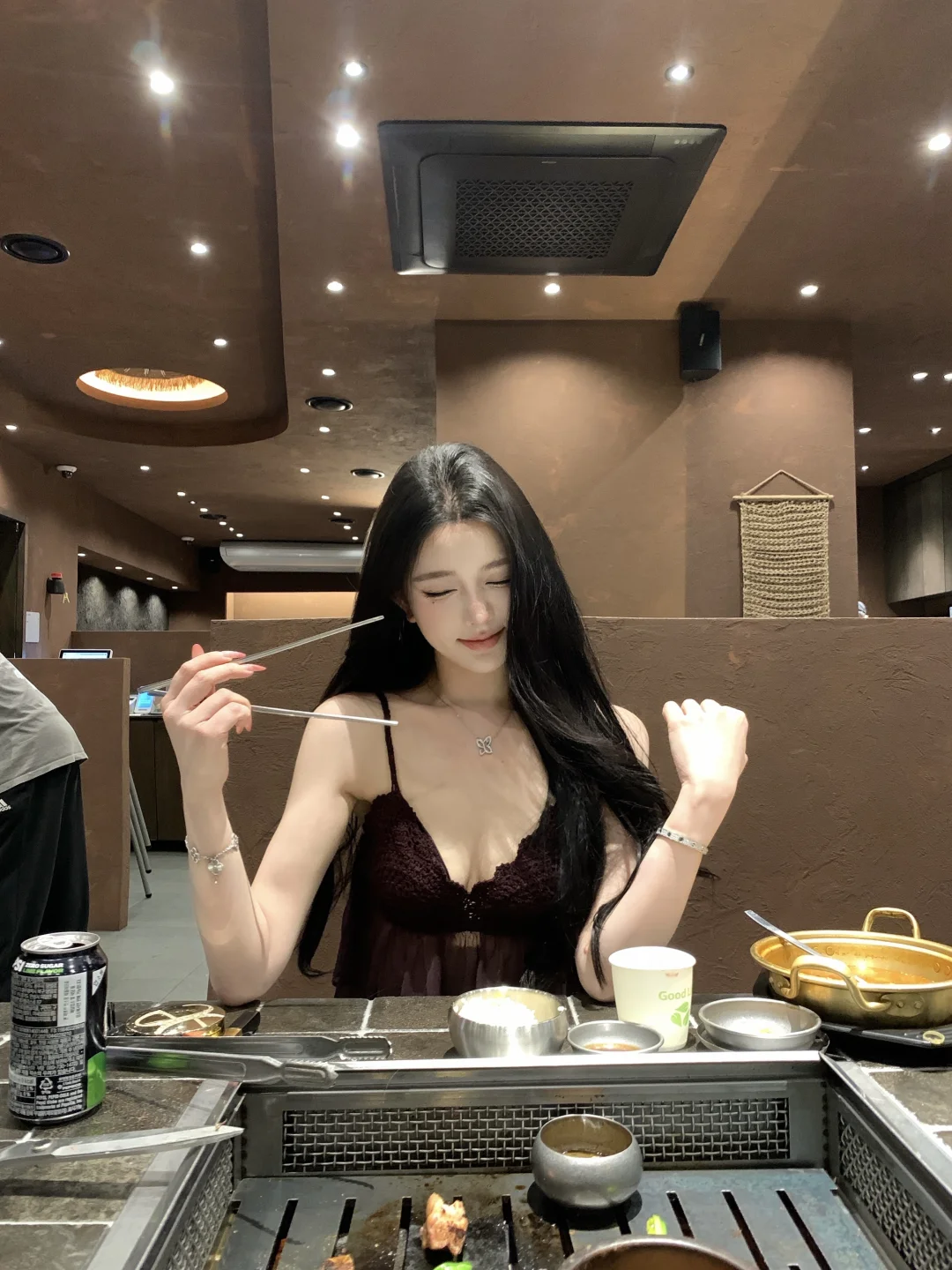 和漂亮姐姐一起吃饭