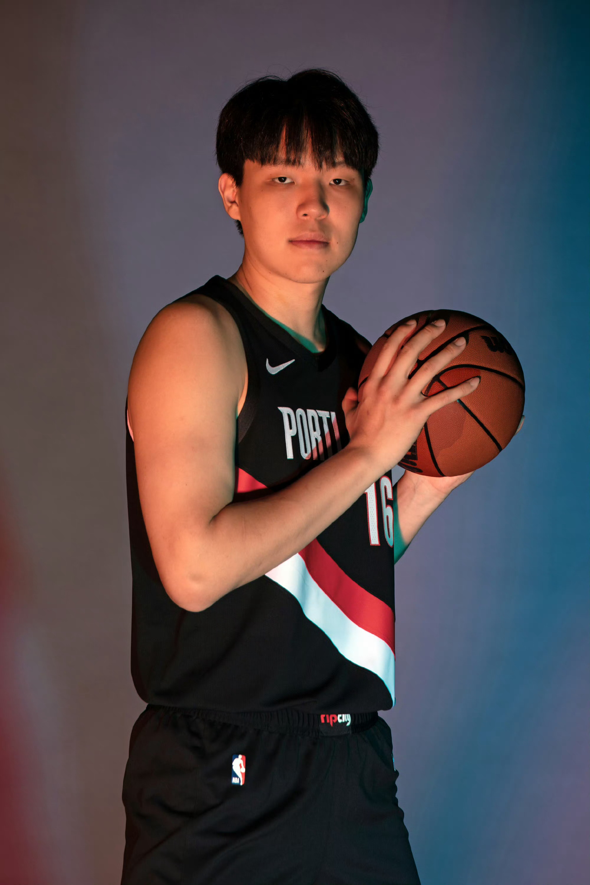 杨瀚森，冲！今天央视和企鹅都会直播～nba开拓者vs勇士 ​​​