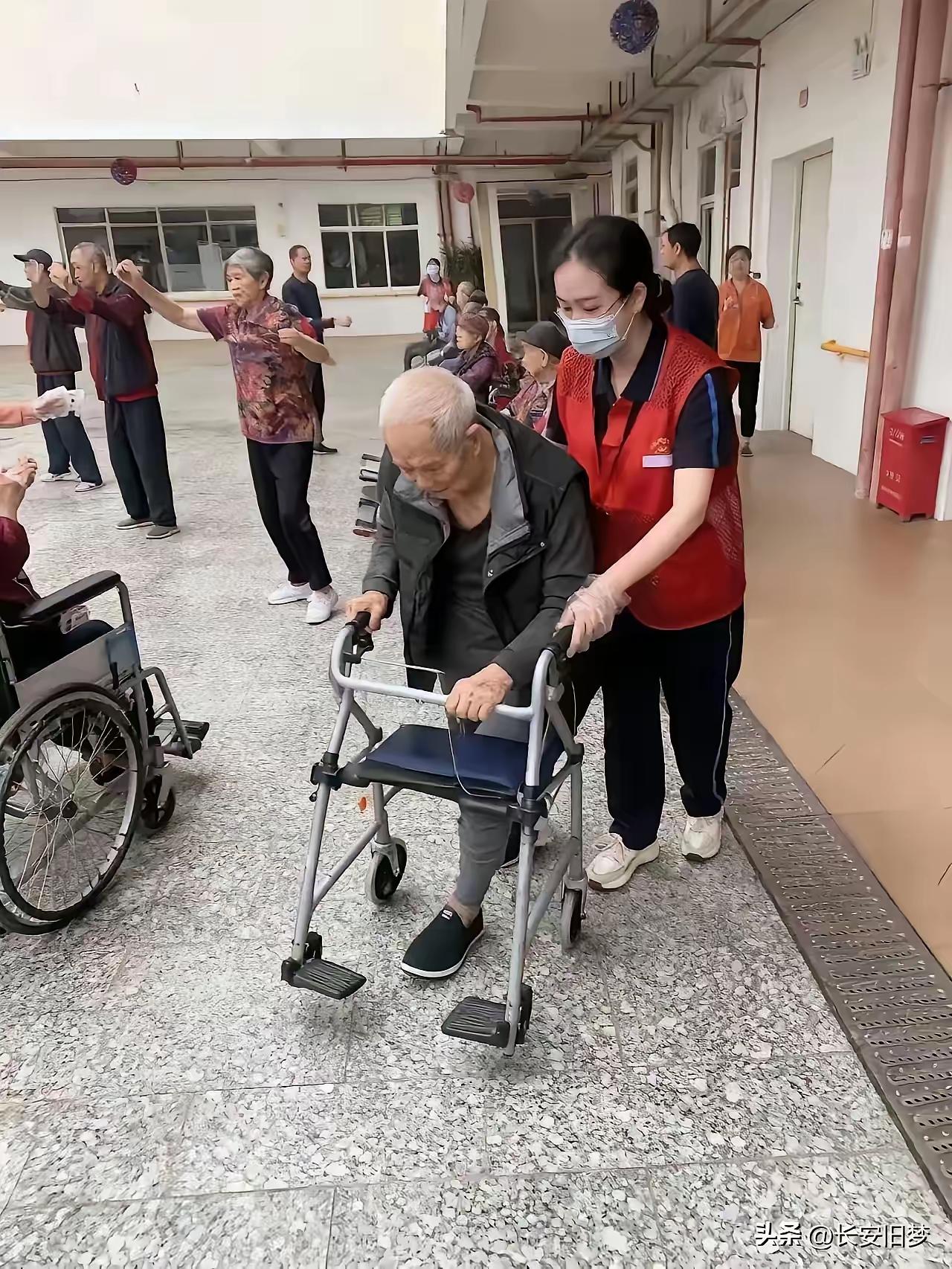 七旬退休教师养老院遭护工掌掴事件评析
 
一、事件细节背后的心酸
 
72岁老人