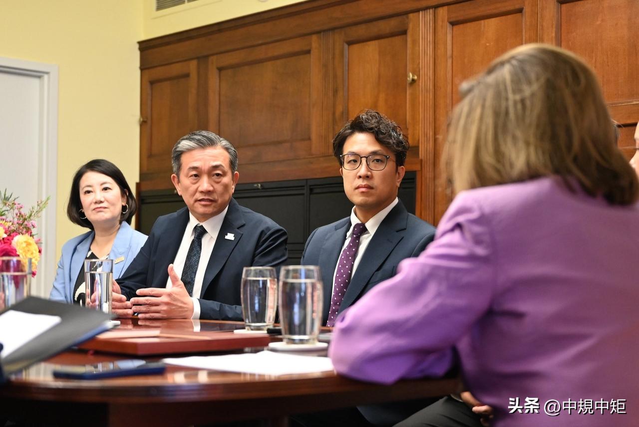 民进党立委吴思瑶今（25日）表示，我和伯洋结束华盛顿行程，前进纽约！在社媒平台上
