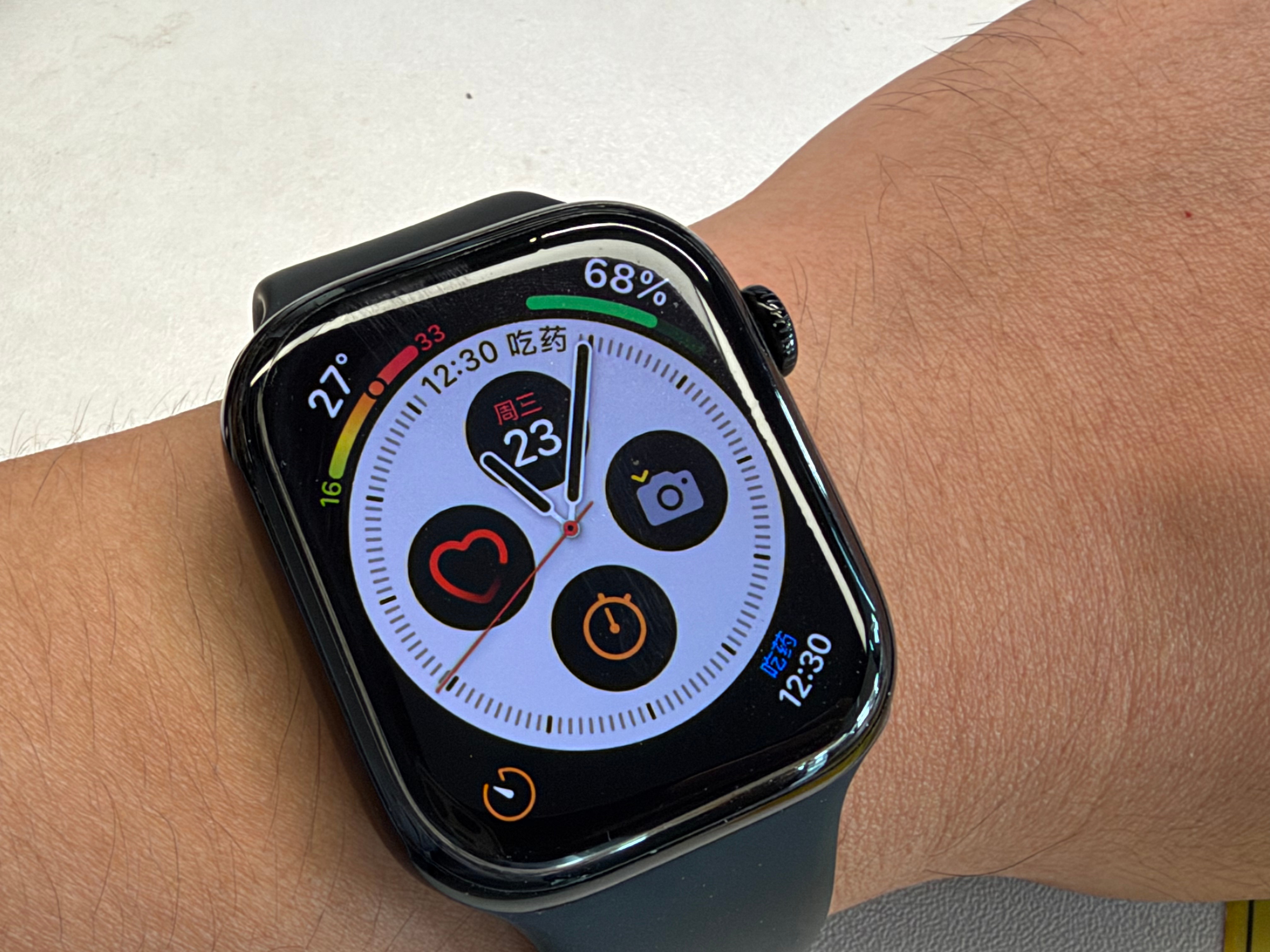 有人和我一样Appe Watch 11 升级了 OS27后快速掉电的吗？懂得大神