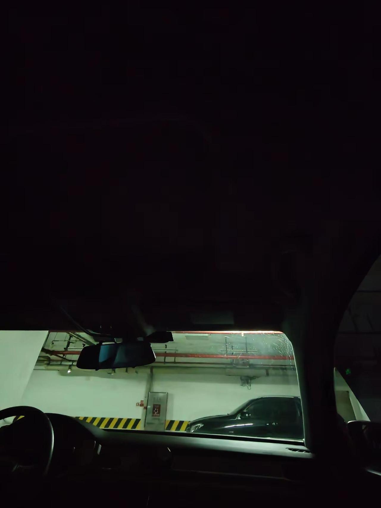 地下车库里的男人前段时间关于堂哥的事在网上引起热议，其实我能理解堂哥，我感觉堂哥