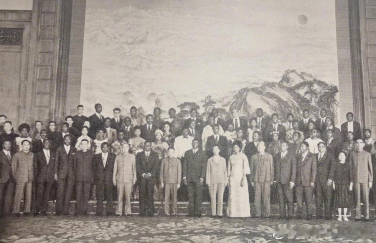 1974年9月2日会见多哥总统纳辛贝-埃亚德马及其夫人历史影像 ​​​
