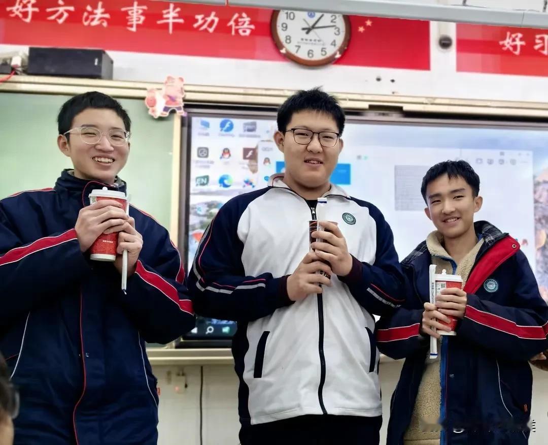 高考是个出奇迹的地方，湖北一位高二学生参加高考，数学居然考了150满分，不都说今