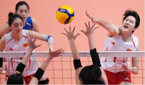 2026 女排亚锦赛正在天津火热开打，小组赛 C 组中国香港女排 0:3 不敌日