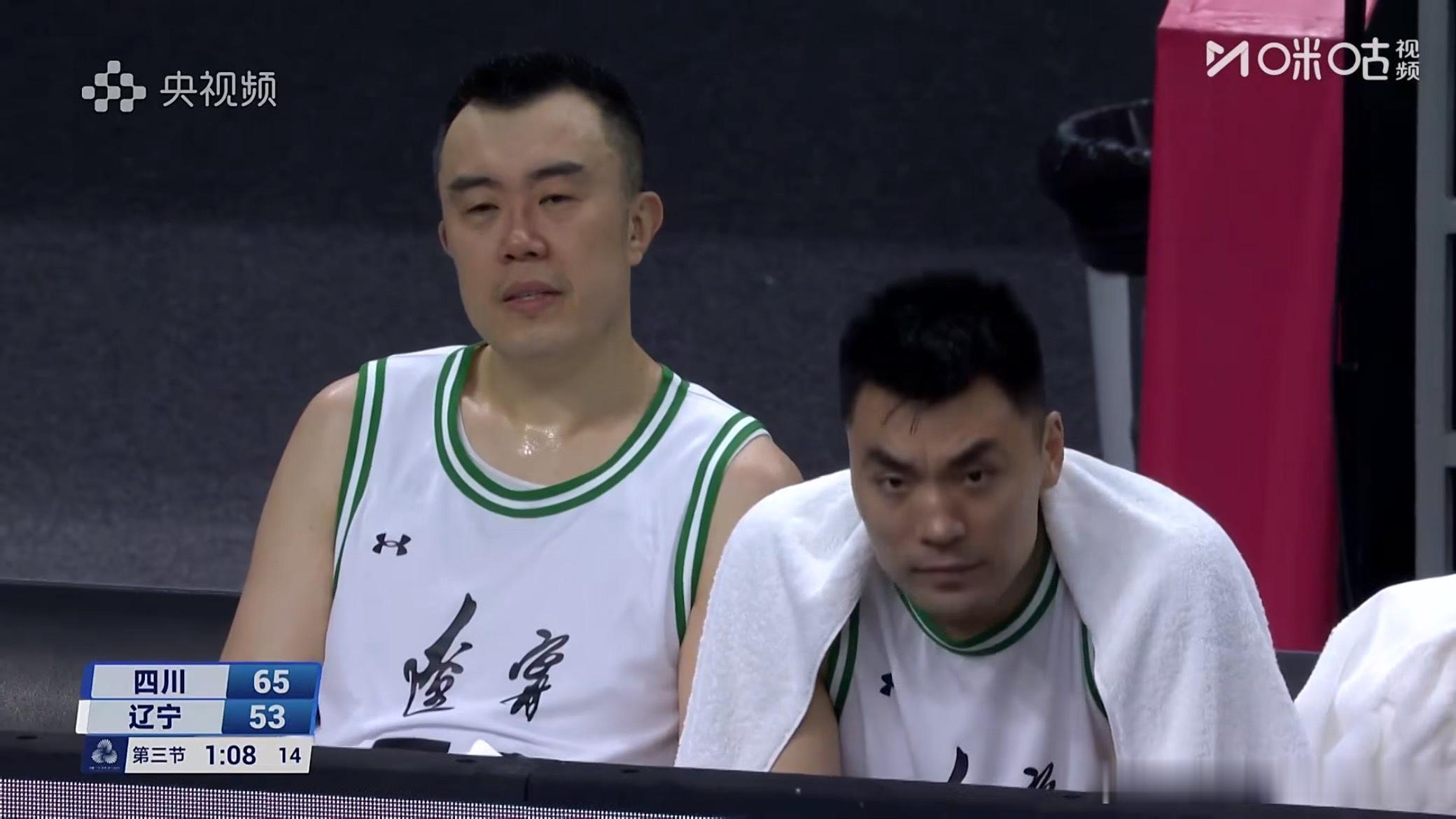 继伟不在 体能槽已经见底 轮换阵容捉襟见肘 辽宁队带着18分的劣势进入第四节…其