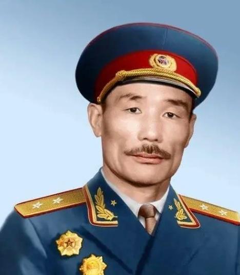 1978年，开国中将孙毅外出理发，剪完之后还觉得长，于是让理发小伙再修一修。没想