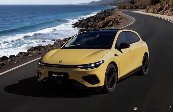 零跑10周年发布会零跑这波儿节奏真不错，lafa5年轻小钢炮一炮打响，紧接着大六