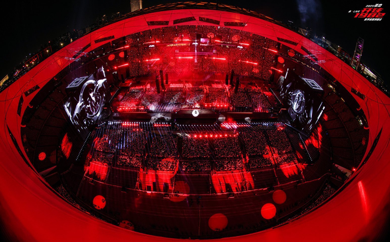 张杰站在华语乐坛舞美之巅亲眼见证才知道，张杰的演唱会从来都不只是听歌，而是一场全