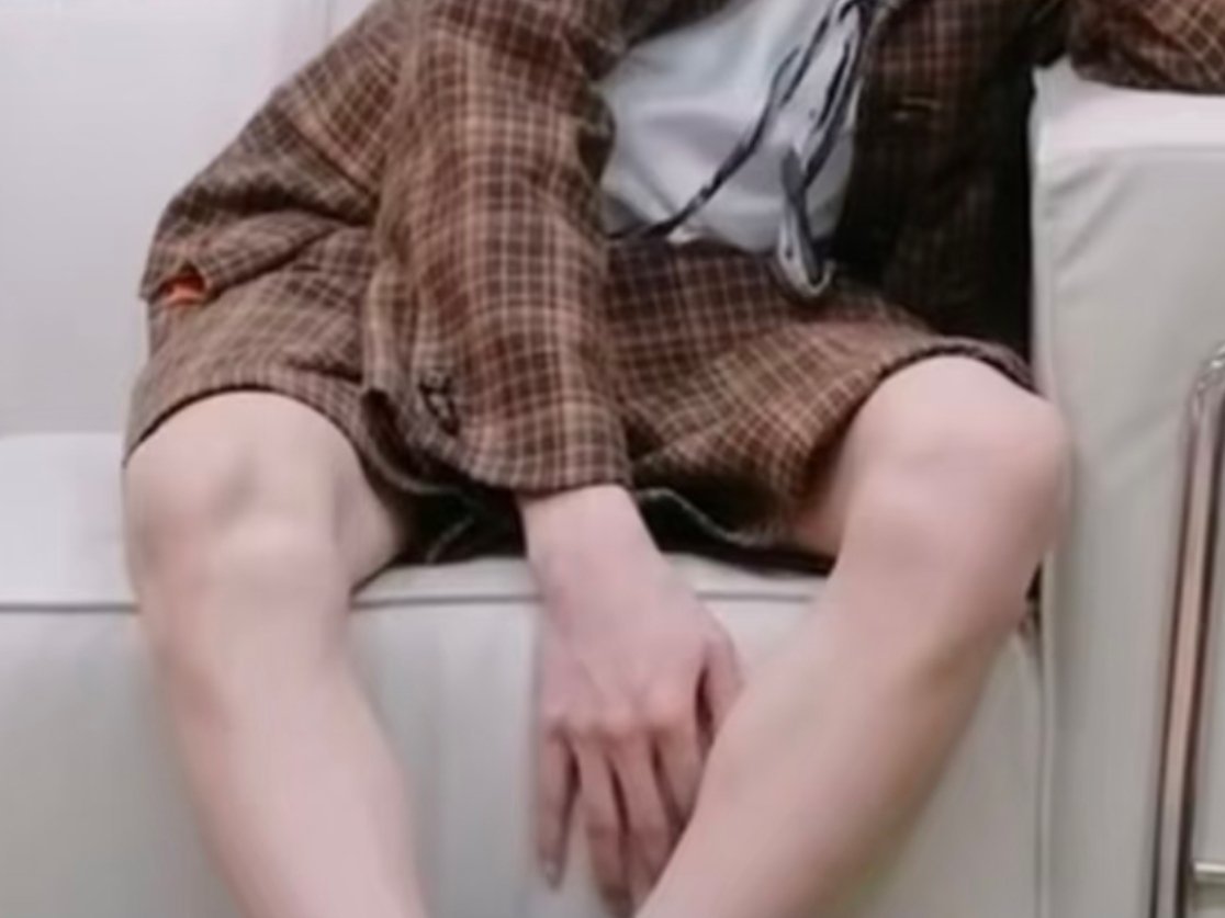 女孩…… 