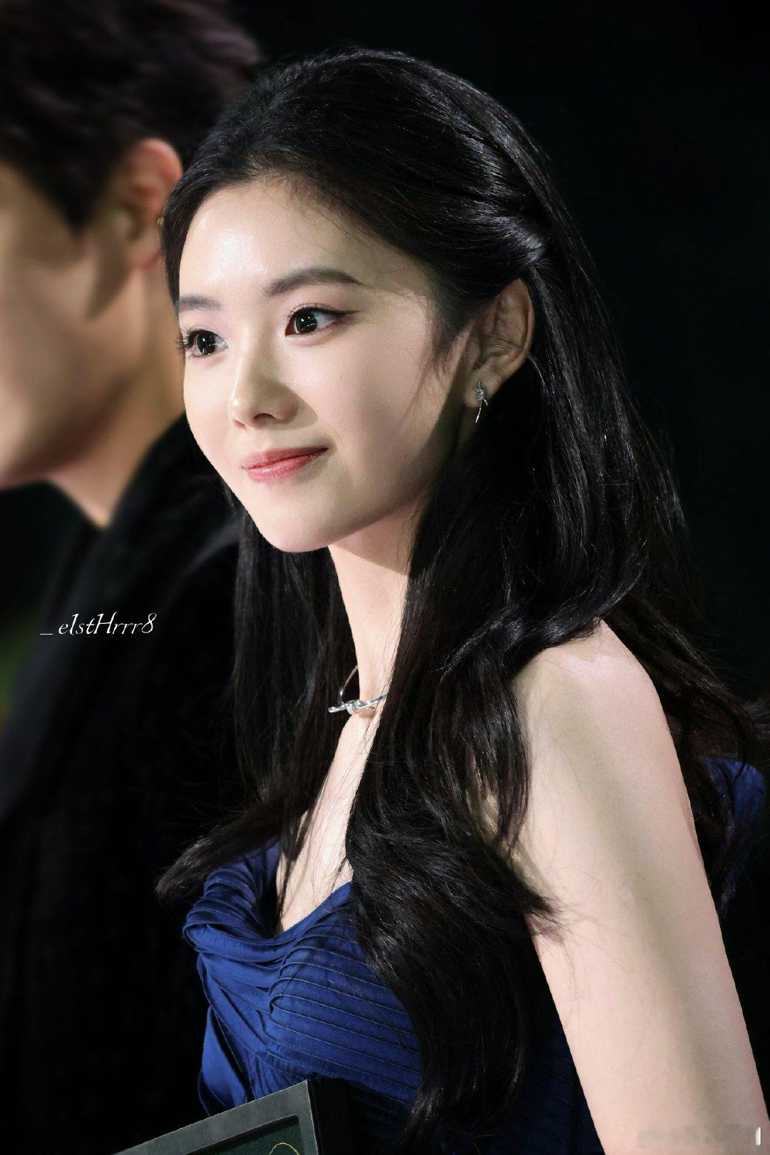 别家站姐拍的刘浩存张元英站姐拍的刘浩存 愚人节站姐团建，来看看别家站姐拍的刘浩存