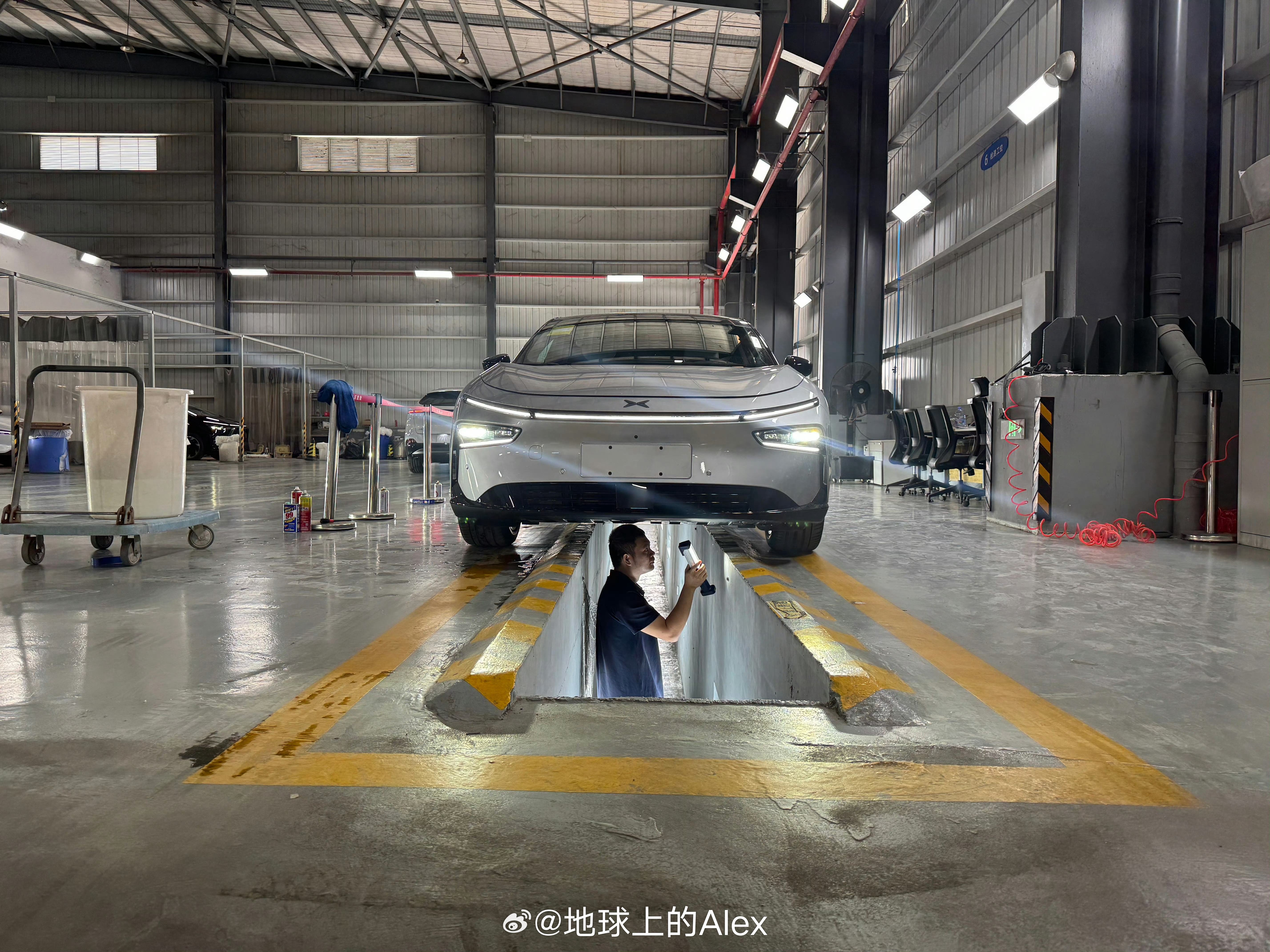 #小鹏P7+大批量到店#小鹏还是学聪明了之前Mona非常火，在P7+直接又干了一