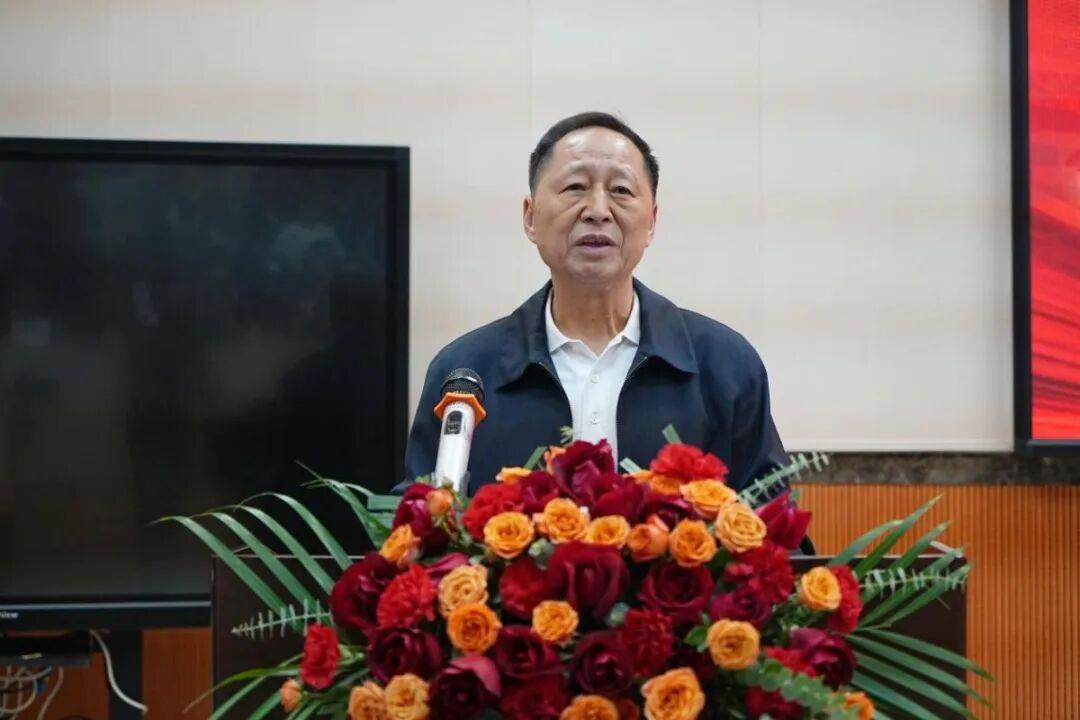 按照传统的年龄算法，罗伟其今年70岁，刚好迈入古稀之年。在这样一个人生的关键节点