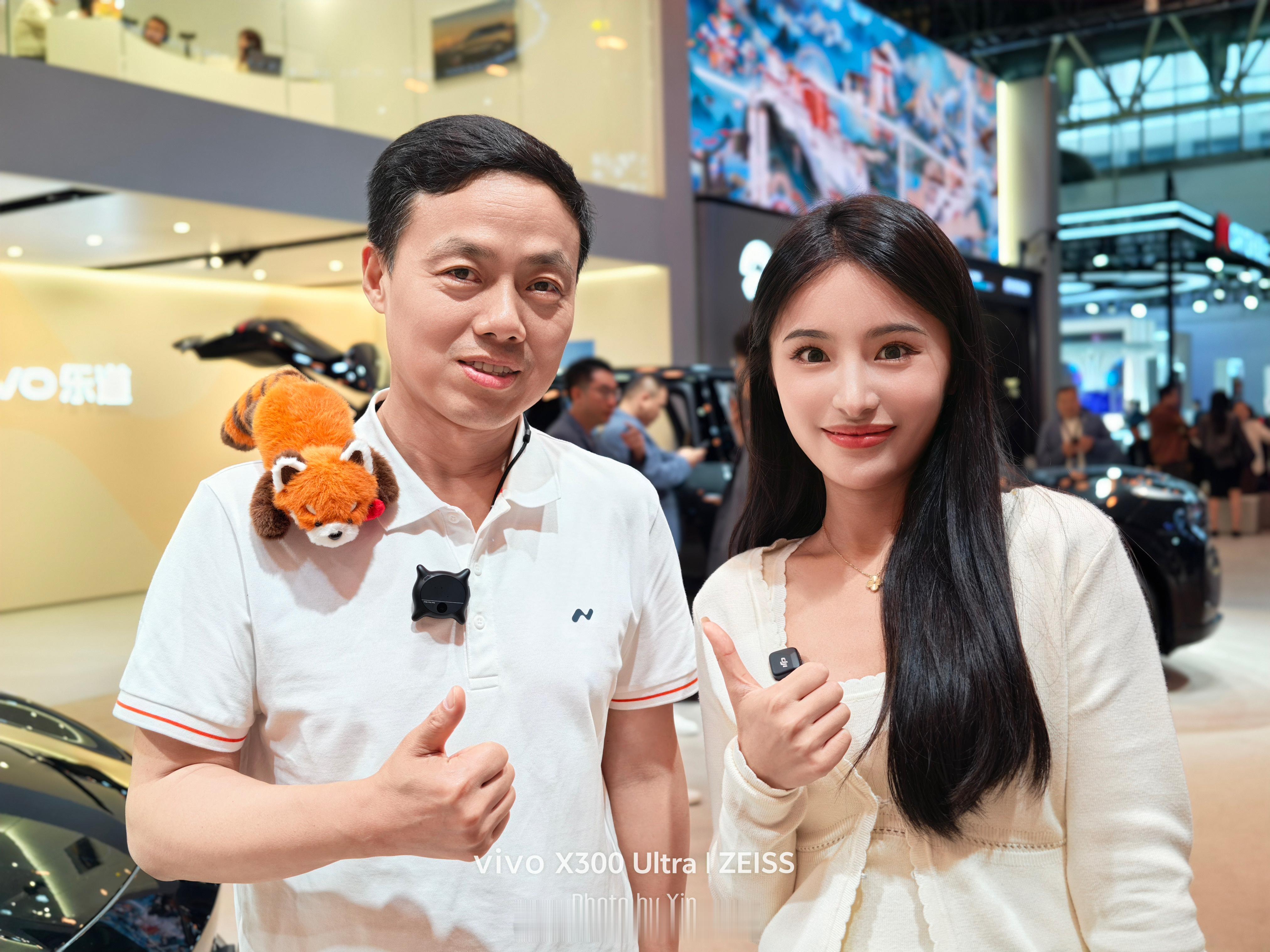 北京车展跑了两天终于完活儿啦回杭州咯！时隔几天，又打卡沈博合影了哈哈哈哈（这个趴