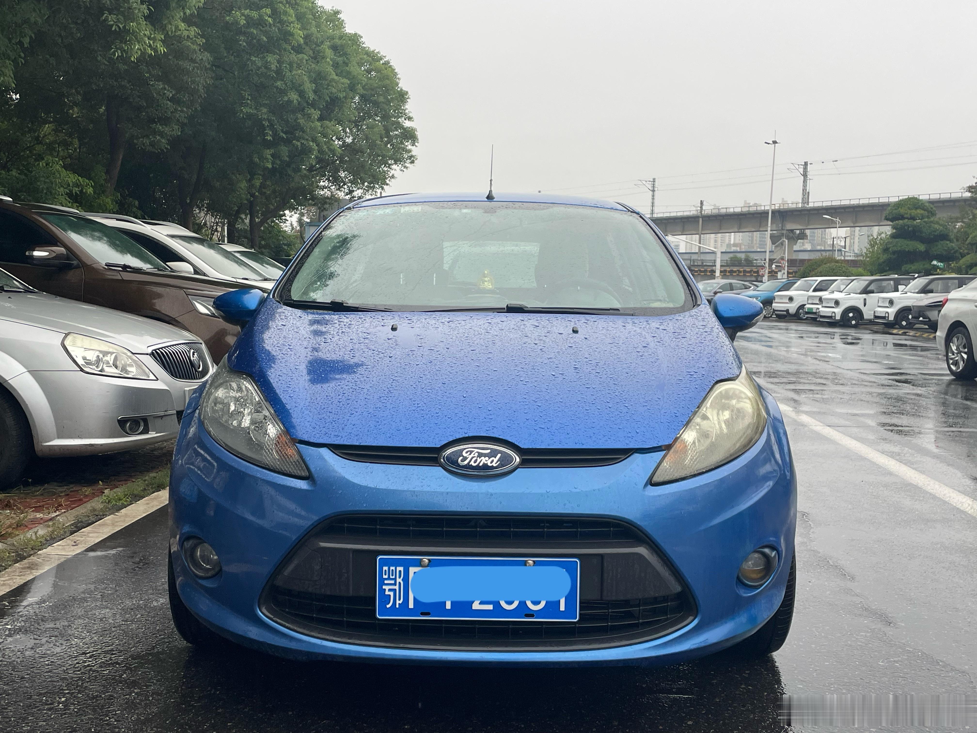 再来一台玩具车1.5L手动两厢福特嘉年华几千块钱  ​​​