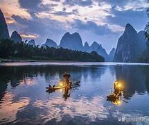 某国研究人员发现，一种名为“”的细菌，能够有效地分解塑料，而且这种细菌在自然环境