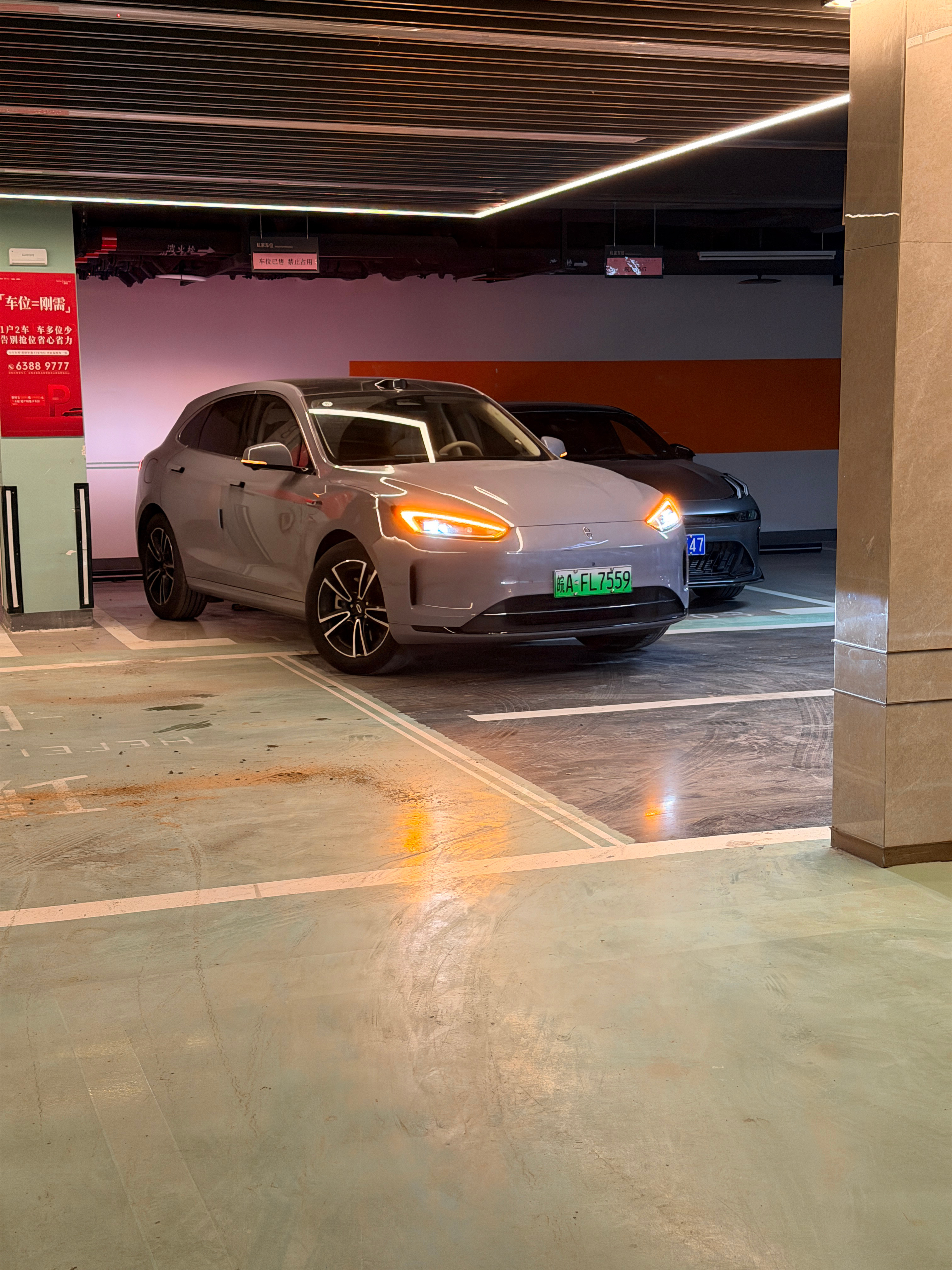 每次开问界的车🚗我最爱的就是离车泊入功能！到地库了，下车就能走！稳！准！快！狠