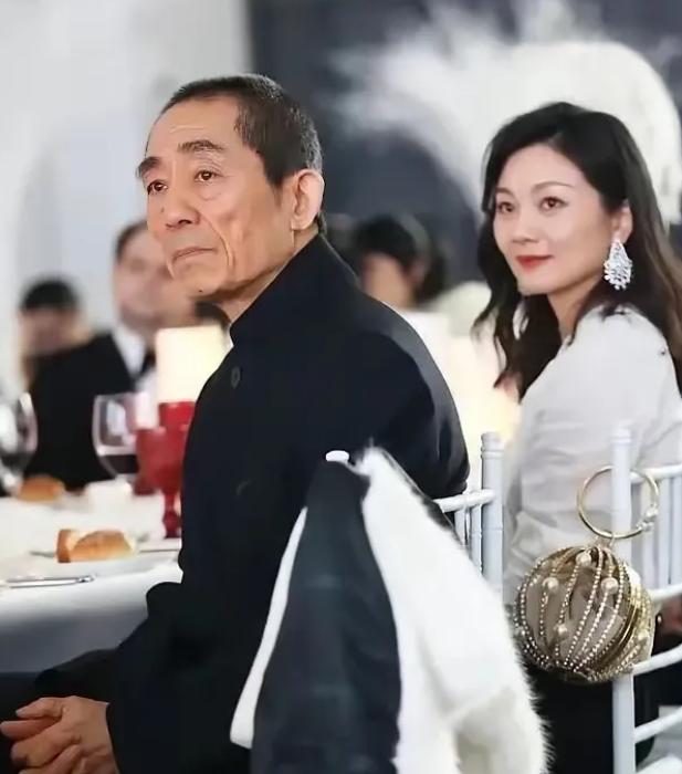 18岁怀孕，5年生3胎，孩子全没户口！与大导演相差31岁，44岁的她后悔了吗？
