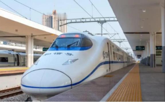 中国为什么执意要发展高铁，而不是廉价航空？因为中国在做一个赌注，赌得就是你用电，