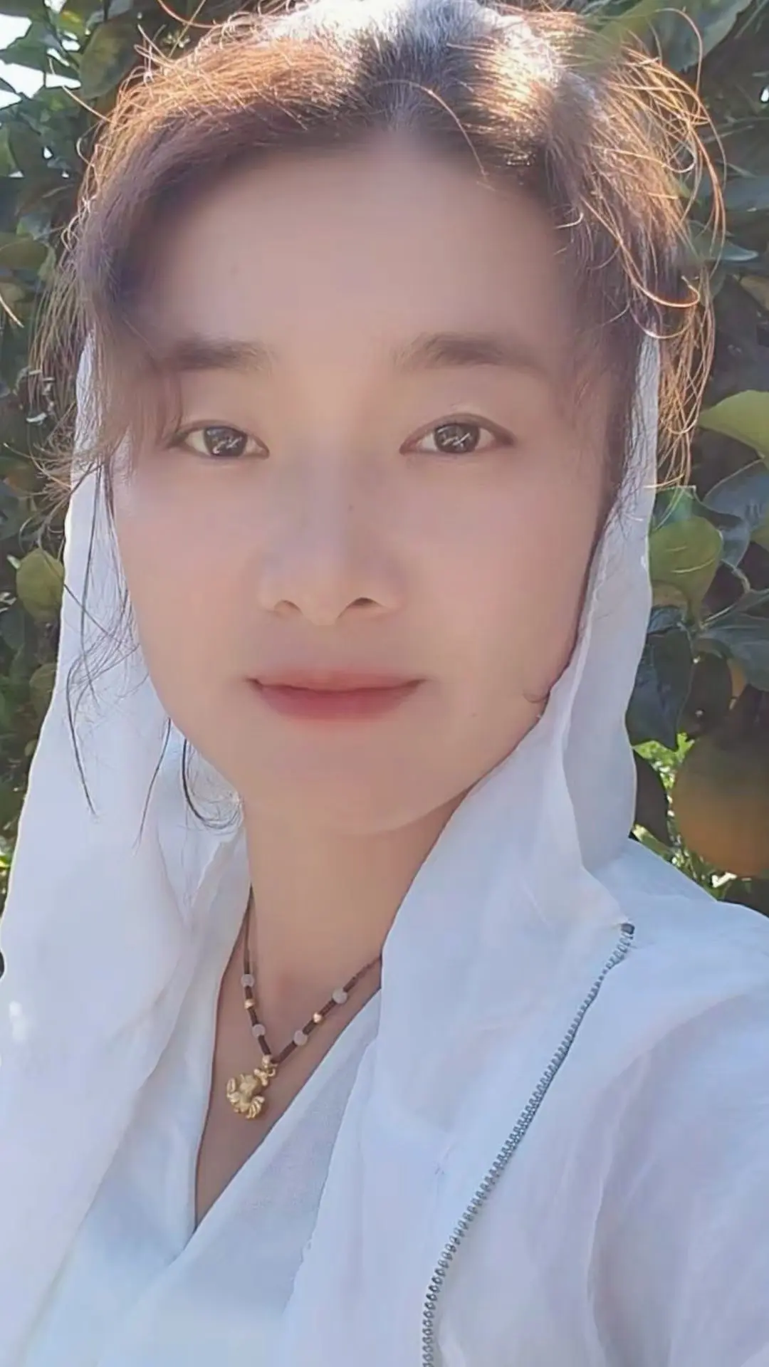 先修聋，不去听是非再修哑，不说人是非然后再修瞎，不看人是非对错，允许别...