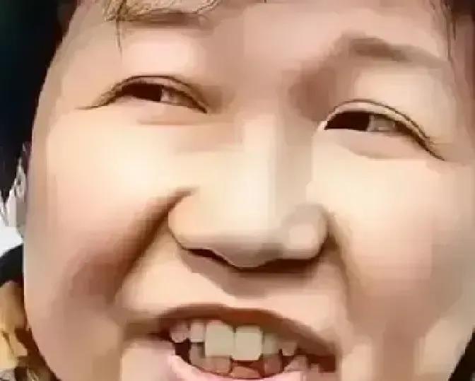 李帅说当年他妈剖腹产是横切口，法院判了不算造谣。
我盯着手机愣半天，三十年前的刀