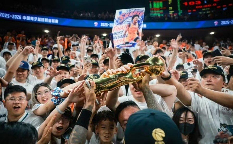 上海市体育局发文表示：上海男篮除了拿到CBA竞技成绩的冠军，还将是CBA本赛季票