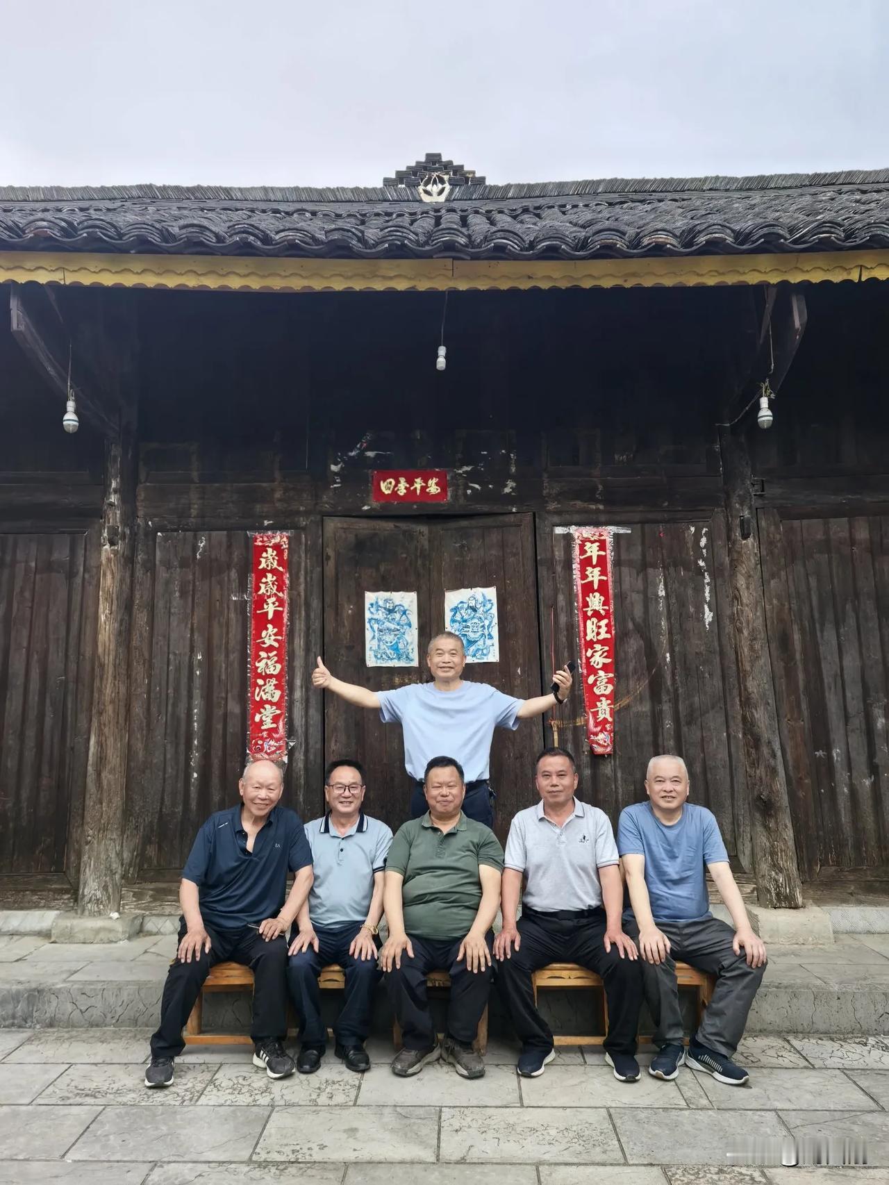 金弹子树下的“刘乌斗”（苗语：古井）
（2025年5月2日）
金弹子树下的“刘乌