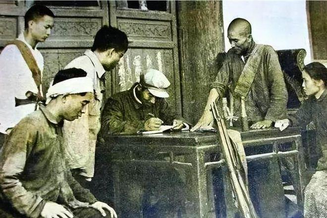 1950年，我军剿匪部队到了浙江鄞县的一座尼姑庵，发现一个年轻貌美的尼姑，胸脯异