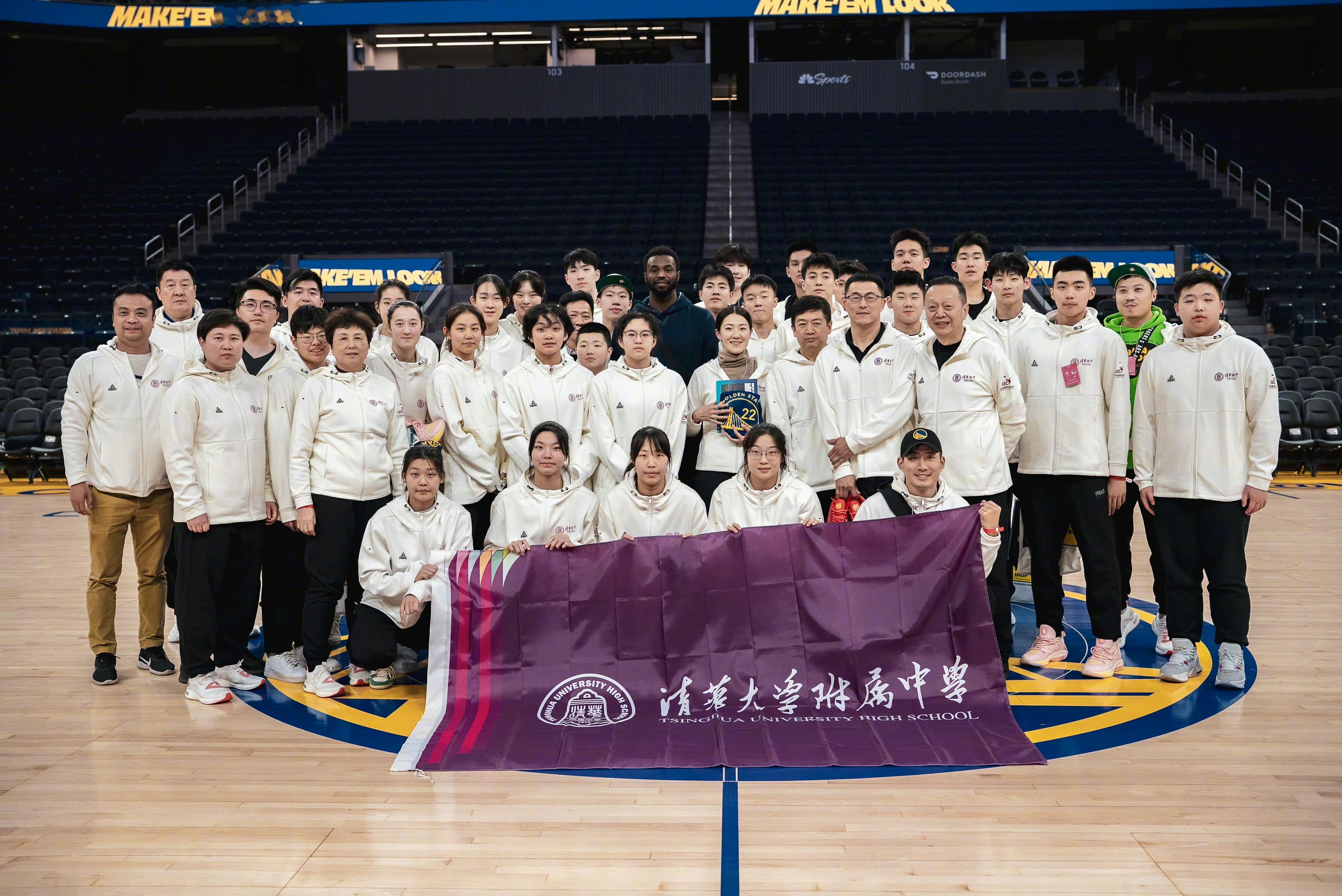 魏瑾思同志和清华附中的花朵们亲切合影[色][色]#湖勇大战##安德鲁维金斯[超话