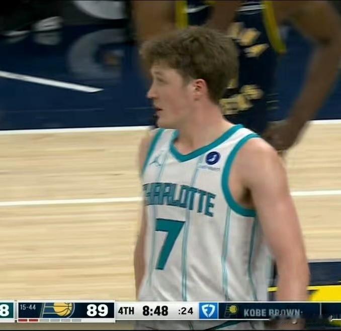 新晋三分王来了！

今天黄蜂队VS步行者队的比赛，新秀克尼普尔大放异彩，随着他第