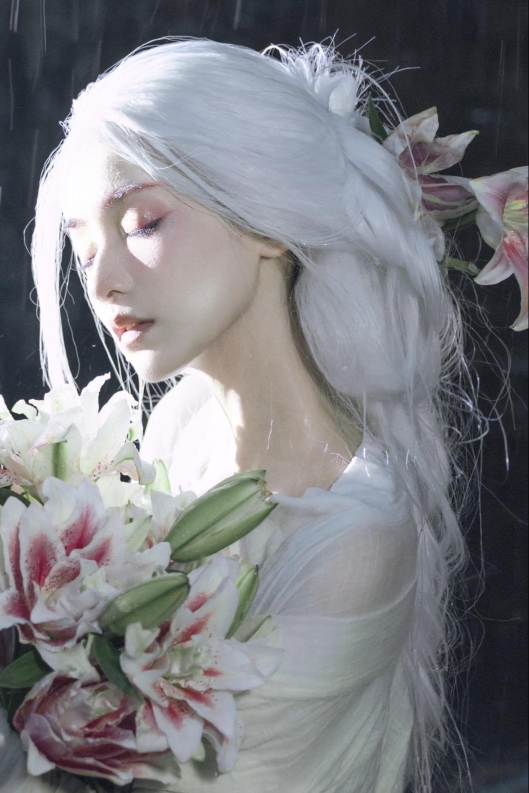 “山涧百合”