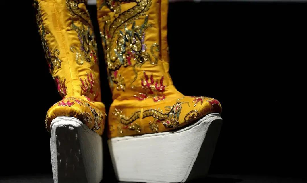 宋祖英已停唱7年，刘欢却天天上热搜
 
她最后一次公开演出，是2016年春晚。之