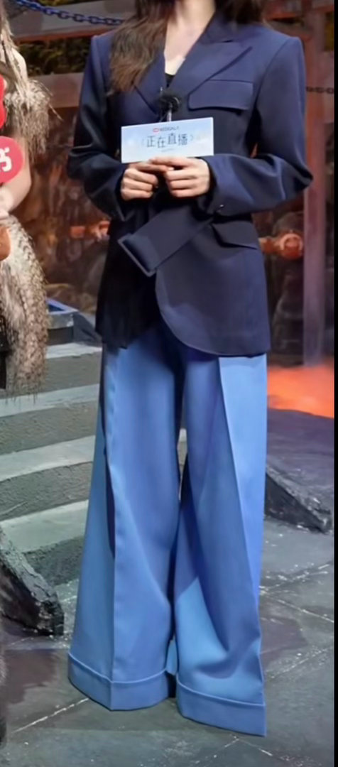 万宇航和mixwei你们有心吗？这是给顶级艺人参加大型活动穿的衣服？ 