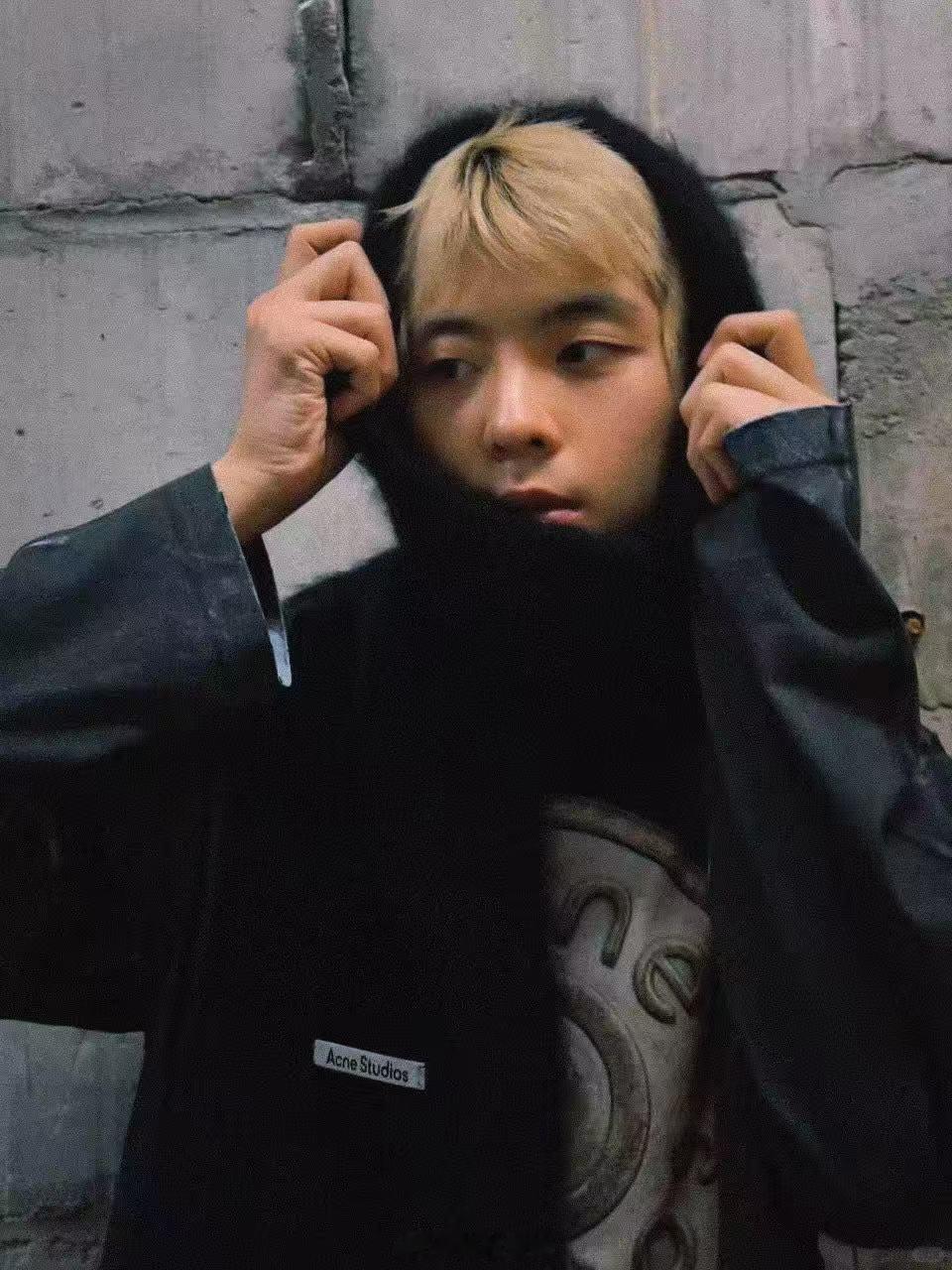 安雨打鼓好帅 八年前给李泉打鼓，八年后给窦靖童打鼓，安雨这眼光和实力一直都在线。
