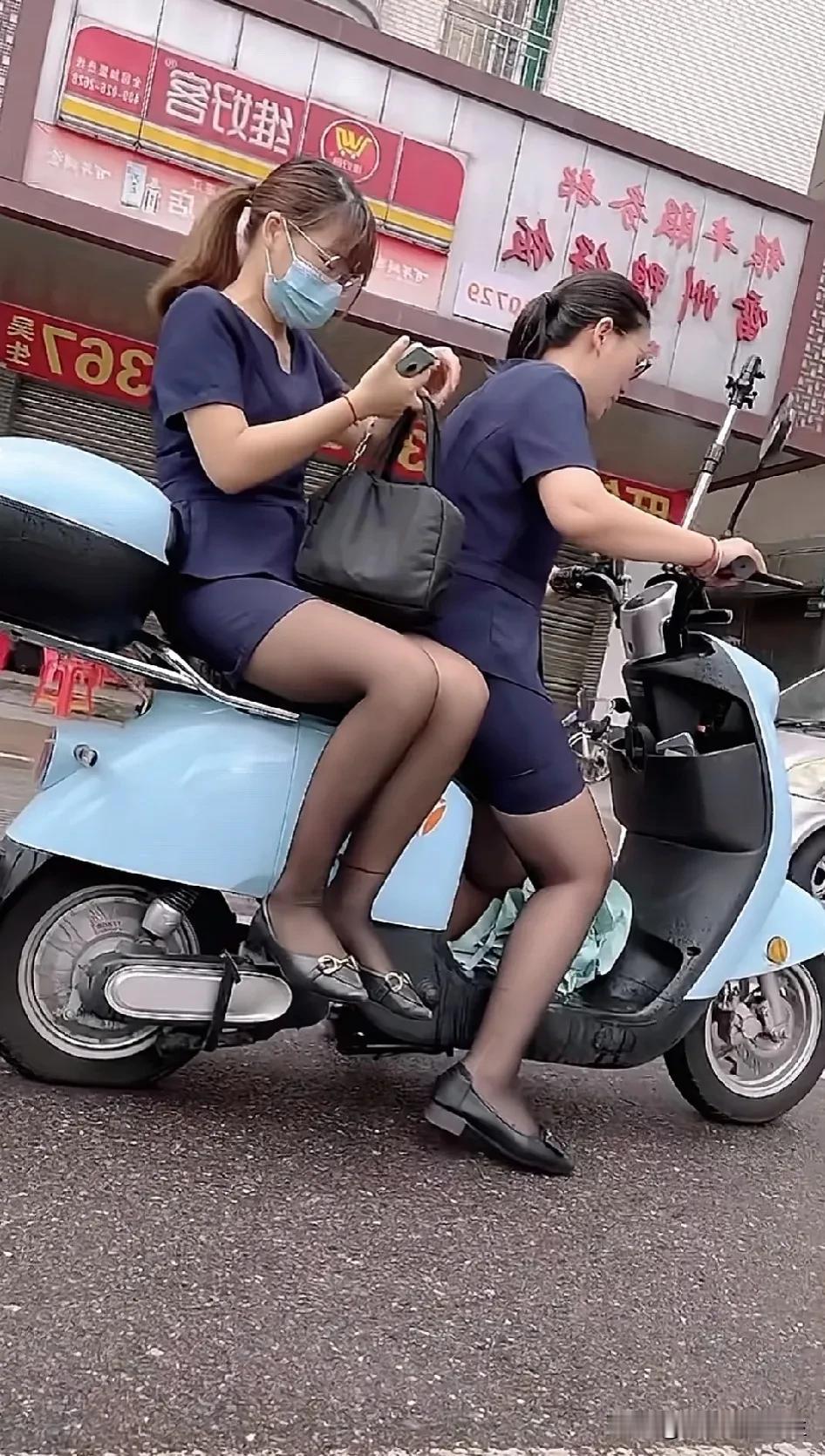 坐上销售的小电驴。[灵光一闪]