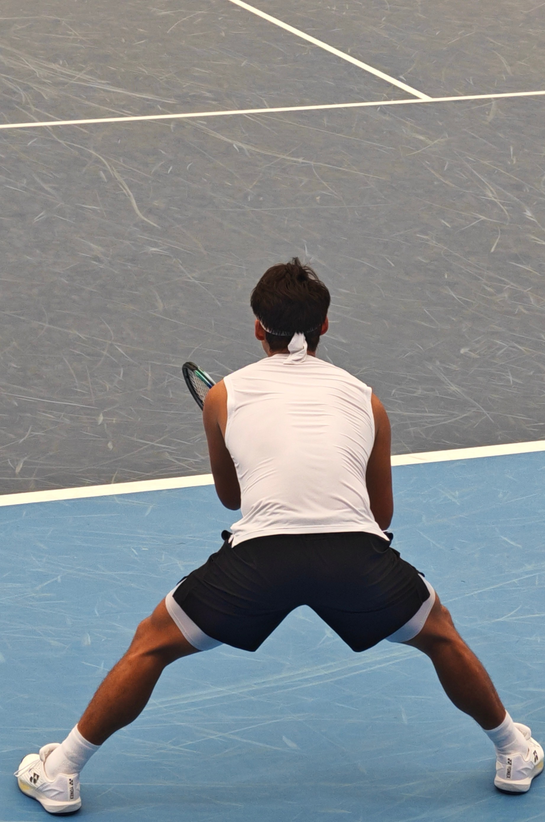  谁来懂下这届全运会观众拍照技术的含金量！乒乓球台的银球飞旋、网球赛场的底线对拉