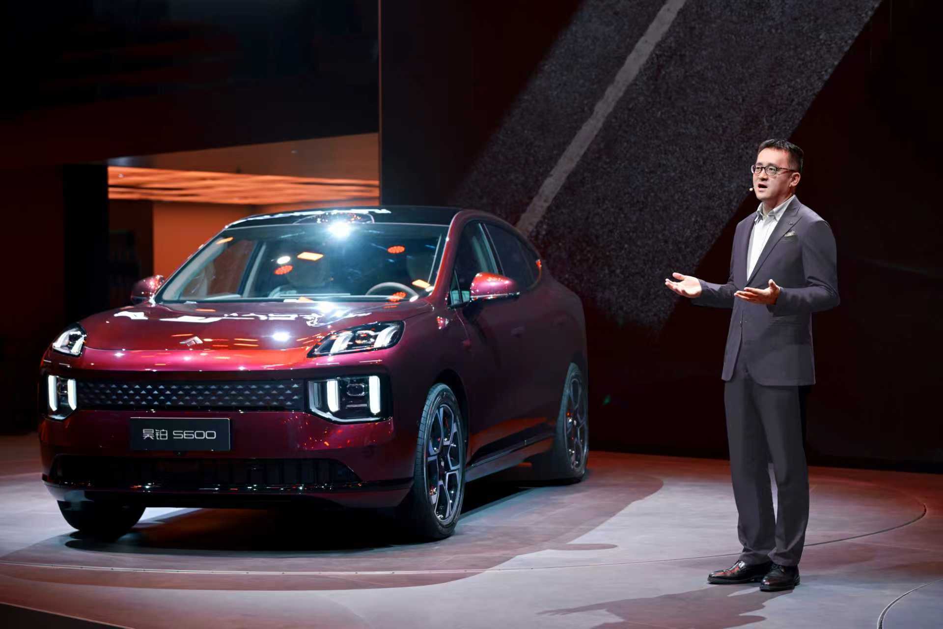 昊铂S600在北京车展亮相了，同时开启盲订。外观上，继承家族自然美学、双层鸭尾设