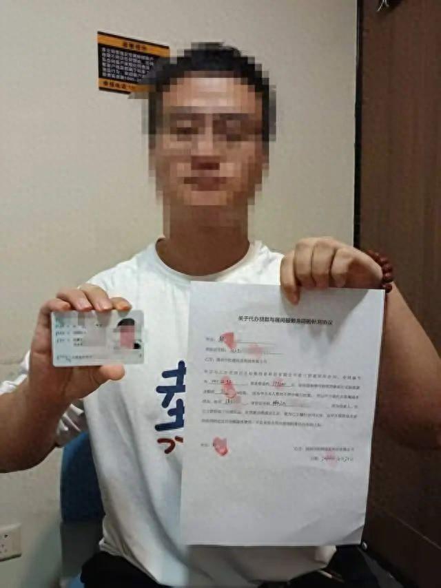 深圳，一小伙因抹不开朋友情面，答应帮人“代收”一笔贷款。不料，在签字瞬间，小伙莫